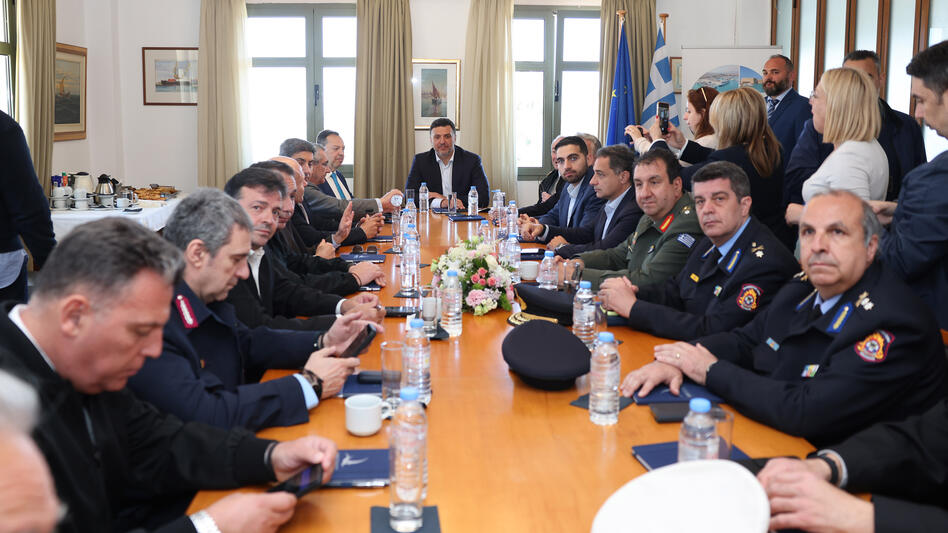 Μεταναστευτικό και αναπτυξιακά ζητήματα στη σύσκεψη στον ΟΛΗ, υπό τον Β. Κικίλια - Βίντεο