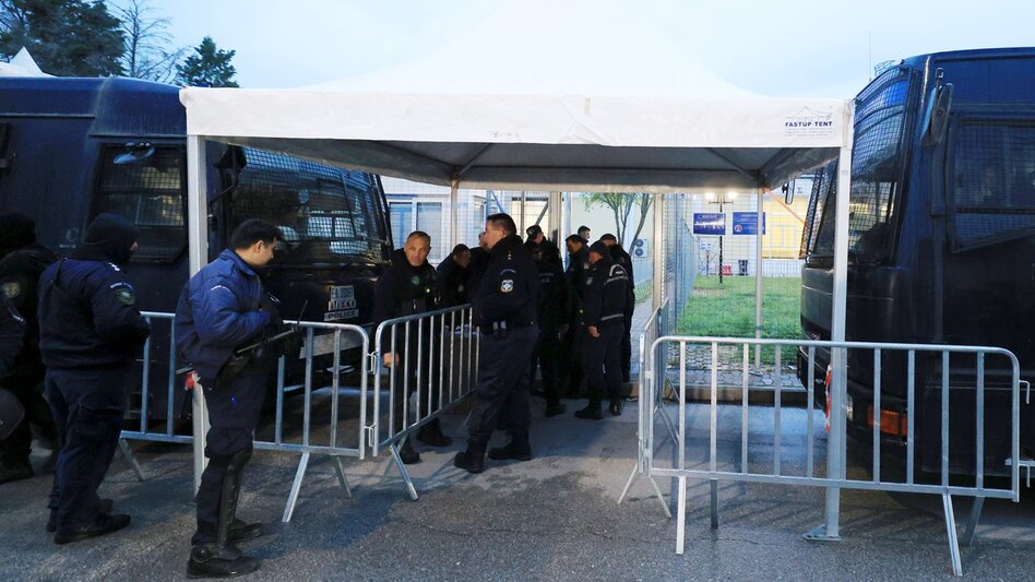 Ξεκίνησε ξανά η δίκη για τα Τέμπη: Με επίδειξη ταυτότητας η είσοδος
