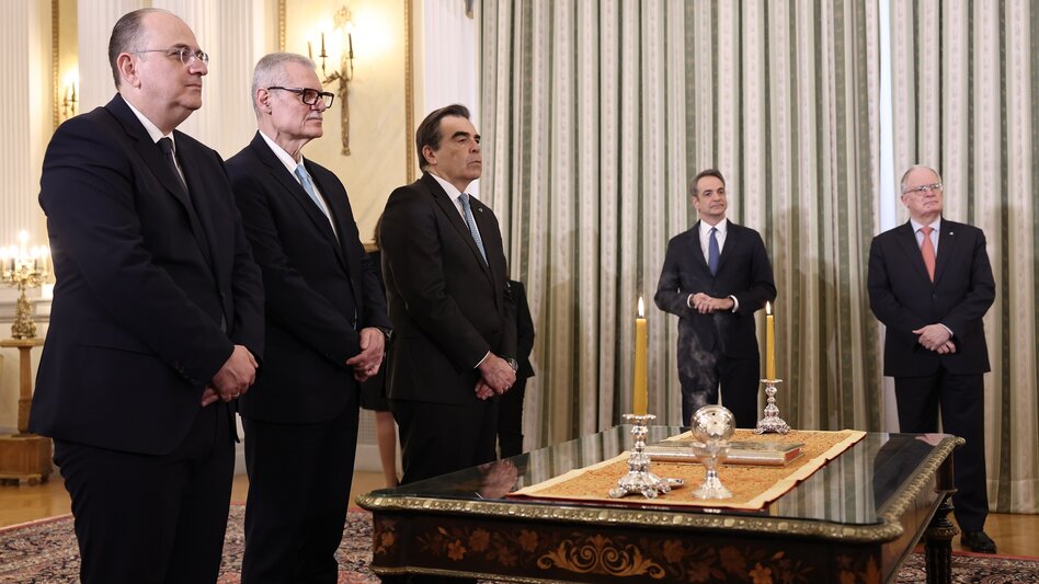 Ορκίζονται τα νέα μέλη της Κυβέρνησης, Μαργαρίτης Σχοινάς, Βαγγέλης Τουρνάς και Μακάριος Λαζαρίδης - Δείτε Live