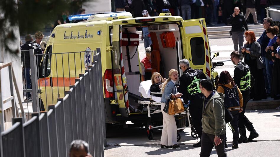 89χρονος με καραμπίνα «έσπειρε» τον τρόμο στην Αθήνα: Πέντε τραυματίες από τη διπλή επίθεση σε ΕΦΚΑ και Εφετείο