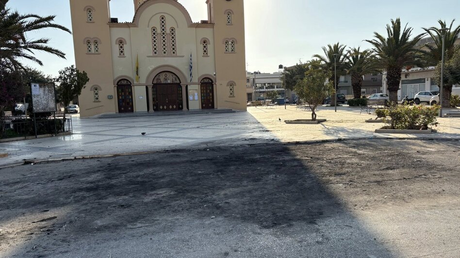 Εικόνες καταστροφής στο Ηράκλειο μετά την Ανάσταση: Καμένα φανάρια, δέντρα, κάδοι και ζημιές σε οδοστρώματα