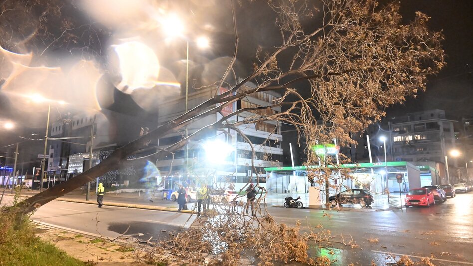 Κακοκαιρία Erminio: Ένας νεκρός στη Νέα Μάκρη - Πολλά τα προβλήματα στην Αττική