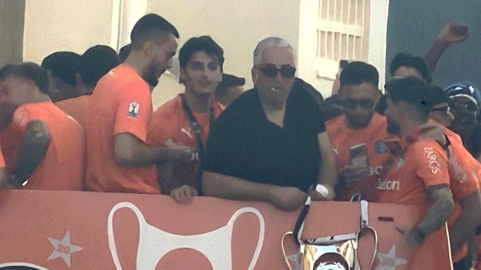 LIVE ΕΙΚΟΝΑ: Η φιέστα του ΟΦΗ - Η παρέλαση των κυπελλούχων στο Ηράκλειο