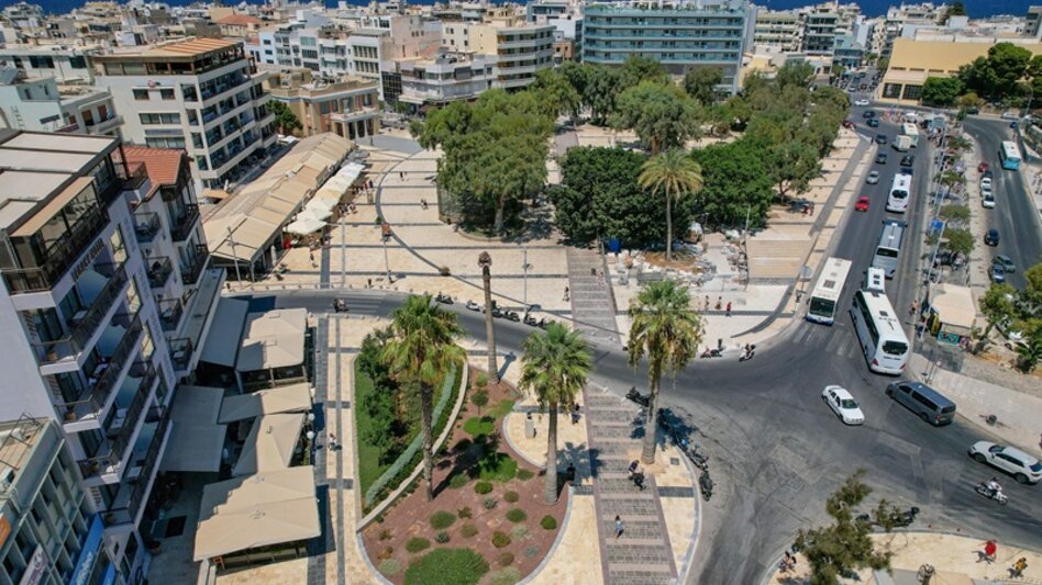 Νέα εποχή για πάρκα και πλατείες στο Ηράκλειο - 600 δέντρα και χιλιάδες φυτά αλλάζουν την εικόνα της πόλης