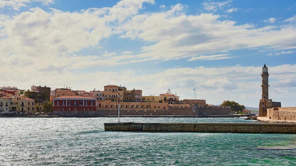 Ξεκίνησε για περίπατο στο Ενετικό Λιμάνι και κατέληξε στο ... νοσοκομείο 