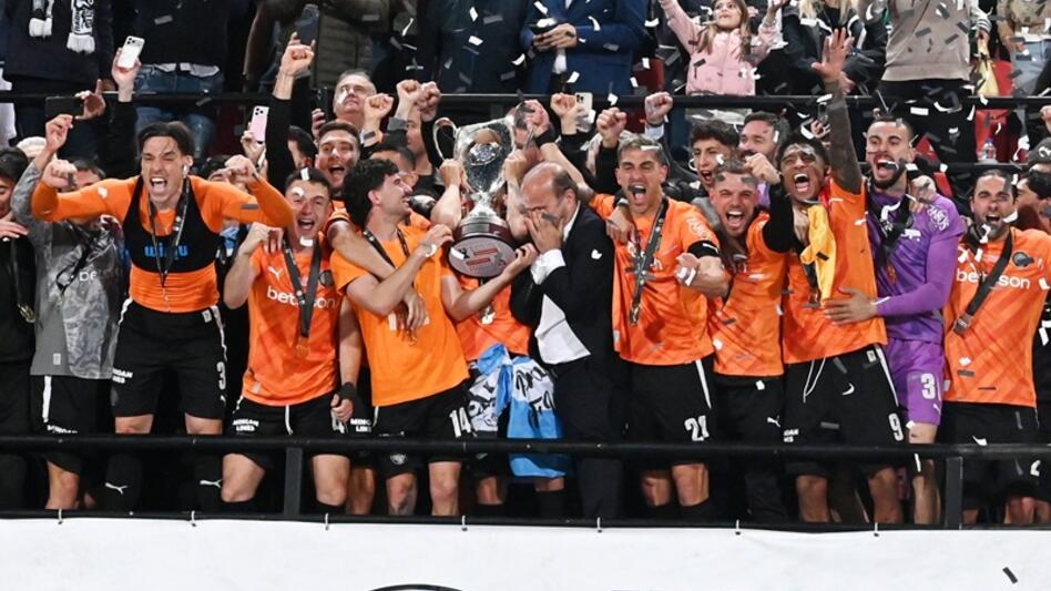 Απολαύστε την μεγάλη στιγμή: Η απονομή στον κυπελλούχο ΟΦΗ!