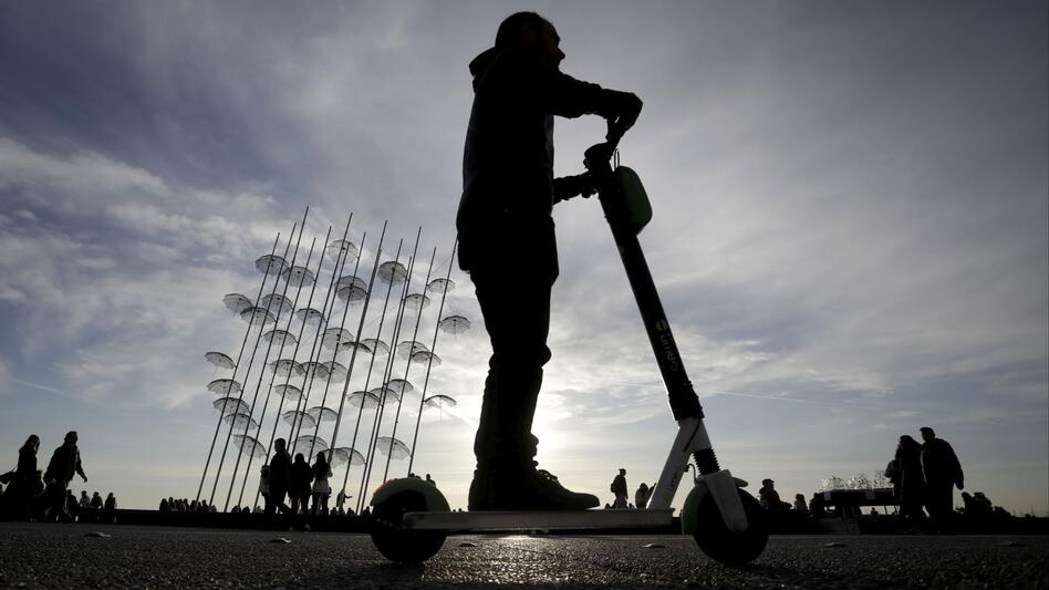 Πατίνια: Από μέσο μεταφοράς σε παιχνίδι… με τη “φωτιά” – Πάνω από 400 παιδιά στο νοσοκομείο μέσα σε ένα χρόνο