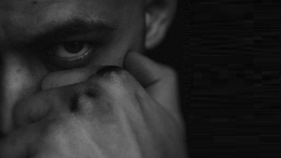 Επεισόδιο έξω από μπαρ: Του έσπασαν το αυτοκίνητο, τους "έσπασε" στο ξύλο