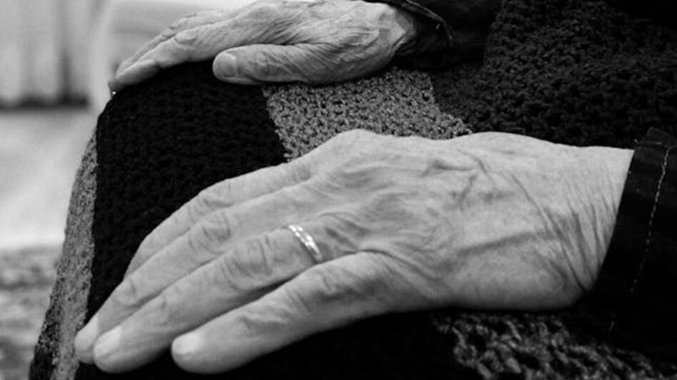 Έχασε χρήματα και κοσμήματα μετά από τηλεφώνημα-παγίδα