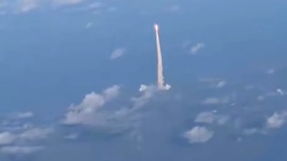  Η ιστορική εκτόξευση του Artemis II που είδαν από το… παράθυρο του αεροπλάνου