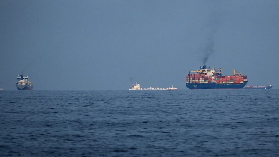 Πλήρης αποκλεισμός στα Στενά του Ορμουζ -Ανεβαίνει το θερμόμετρο