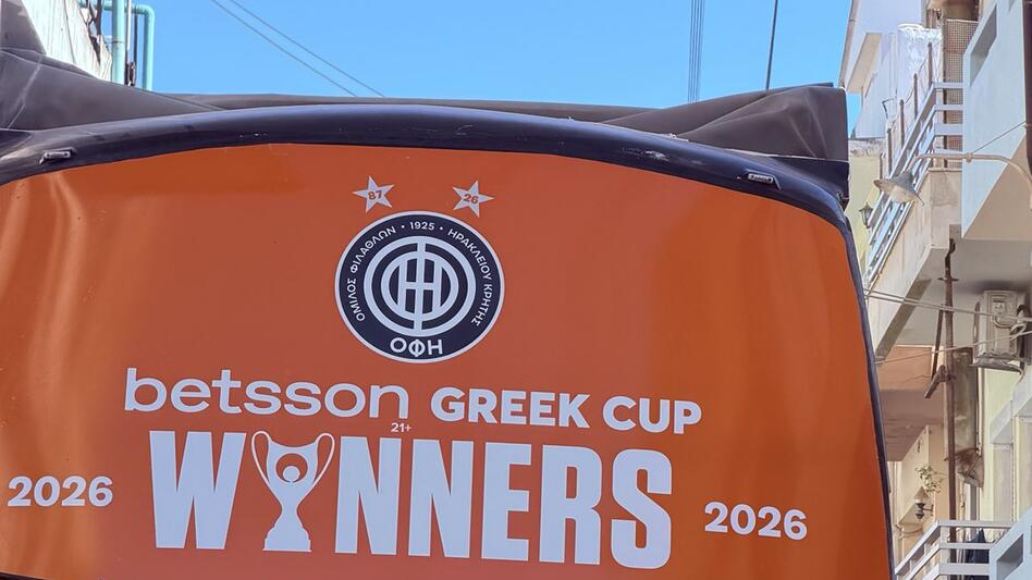 LIVE ΕΙΚΟΝΑ: Η φιέστα του ΟΦΗ - Η παρέλαση των κυπελλούχων στο Ηράκλειο