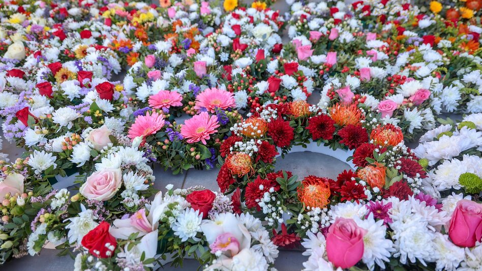 "Σήμερον κρεμάται επί ξύλου"! Τα στεφάνια της Μεγάλης Πέμπτης για τον Σταυρωμένο Ιησού!