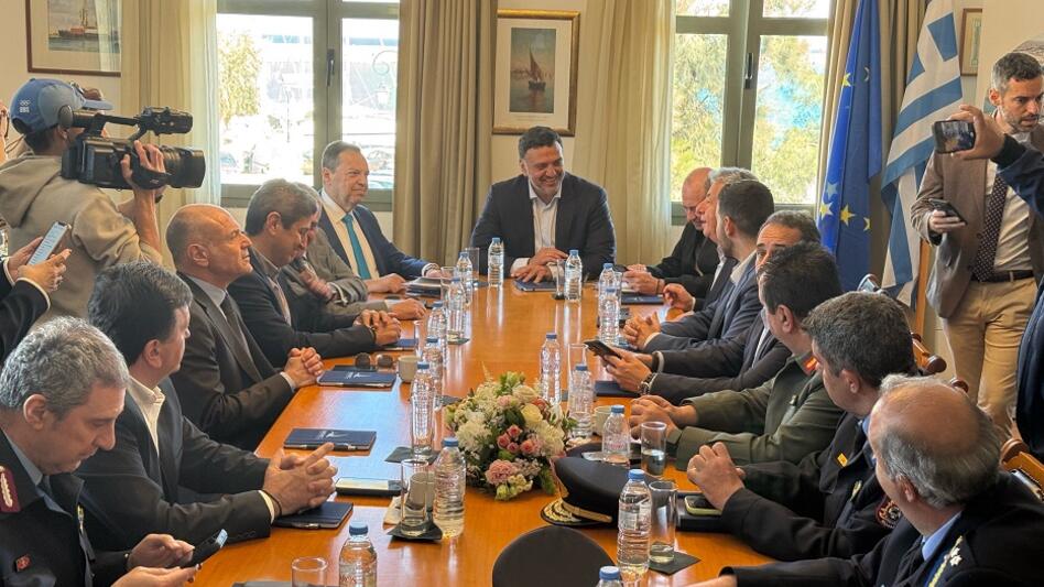 Μεταναστευτικό και αναπτυξιακά ζητήματα στη σύσκεψη στον ΟΛΗ, υπό τον Β. Κικίλια - Βίντεο