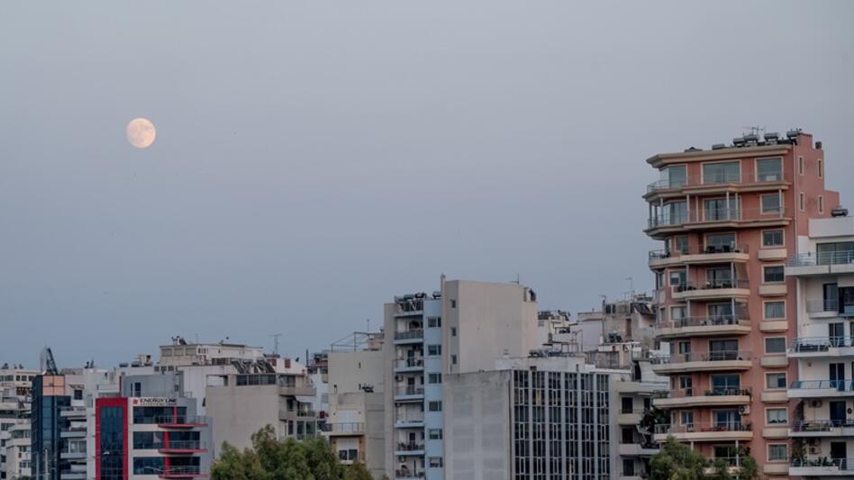 Κομισιόν: Νομική κατοχύρωση, όχι μόνο φορολογικά κίνητρα στους ιδιοκτήτες για τα κλειστά ακίνητα