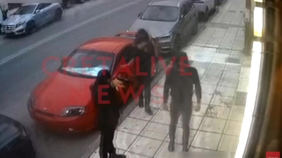 Ηράκλειο: στα χέρια της ΕΛ.ΑΣ. και ο ανήλικος για το επεισόδιο έξω από το μπαρ