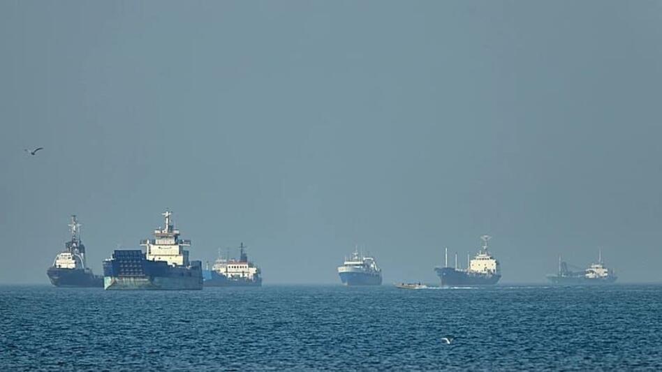 Μέση Ανατολή: Η Βρετανία αναπτύσσει δυνάμεις ενόψει πιθανής ναυτικής αποστολής στα Στενά του Ορμούζ