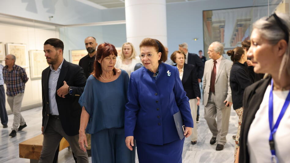 Ηράκλειο: Εγκαινιάζεται παρουσία της Λίνας Μενδώνη η έκθεση «Γραφή από Φως» - Φωτογραφίες