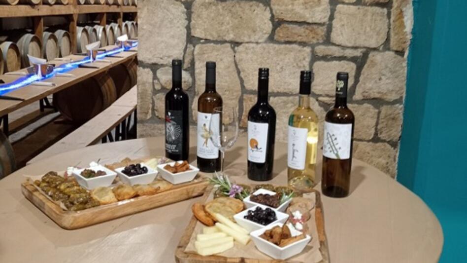 Γλέντια με κρητικά κρασιά, ντολμαδάκια, κρητική γραβιέρα και τηγανητό συκωτάκι - Μια πρόταση που θα συζητηθεί!