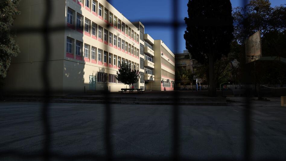 Ηράκλειο: Μαθήτριες πετούσαν αυγά σε σπίτια καθηγητών τους!