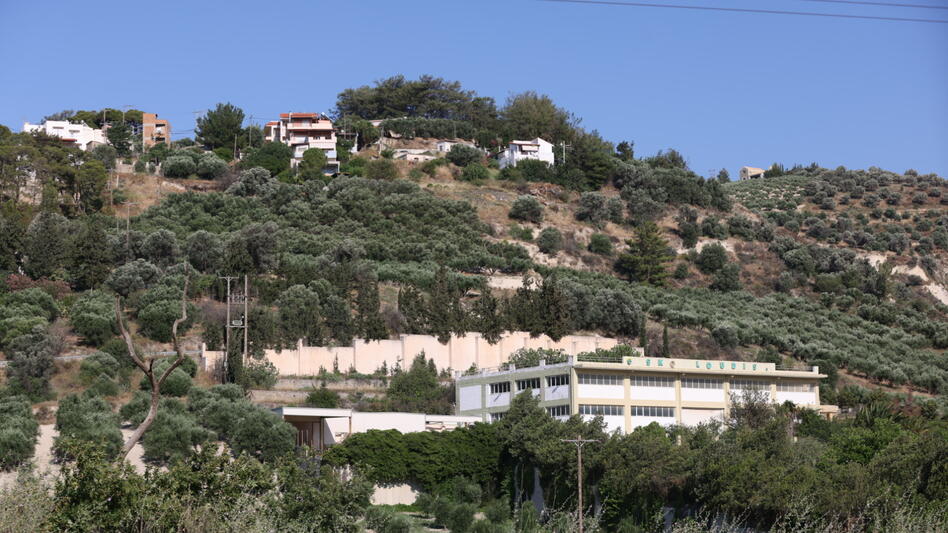 Αυτό είναι το πόρισμα της πολεοδομίας για τους Αθανάτους: Αυθαιρεσίες, ελλείψεις και «γκρίζα σημεία»