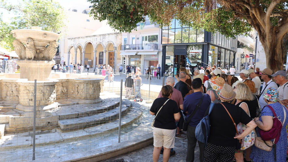 Οι αρχαιολόγοι, η περίφραξη των Λιονταριών και μια… δεύτερη σκέψη!