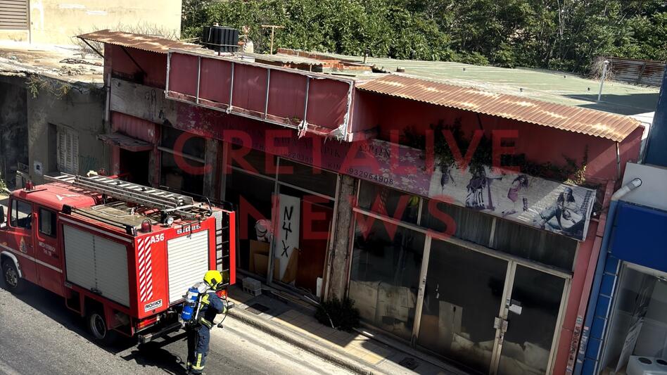 Φωτιά σε εγκαταλελειμμένο κατάστημα στη Λεωφόρο Ικάρου 