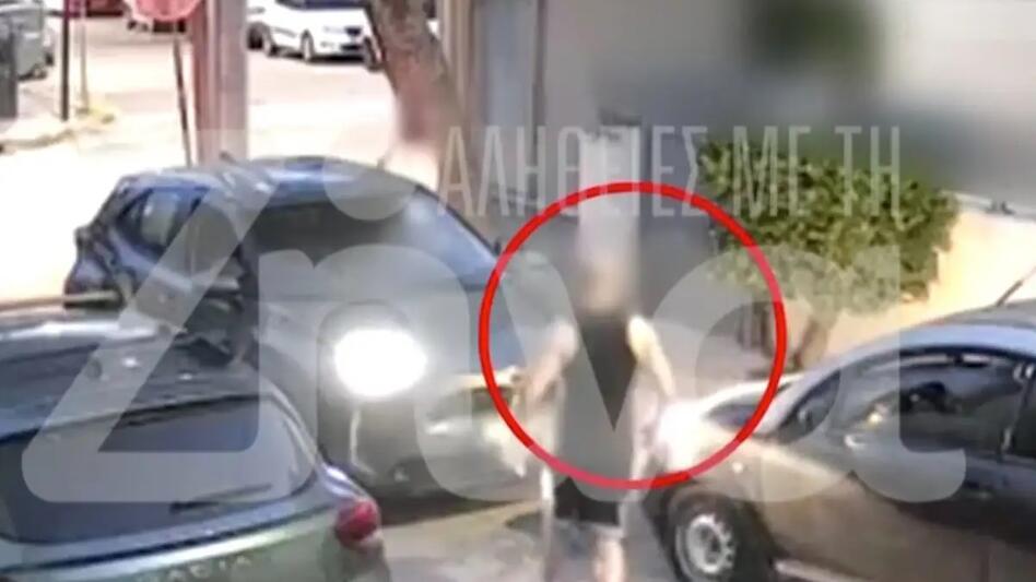 Νταής οδηγός γρονθοκοπά γυναίκα μπροστά στο ανήλικο παιδί της - Εξοργιστικό βίντεο