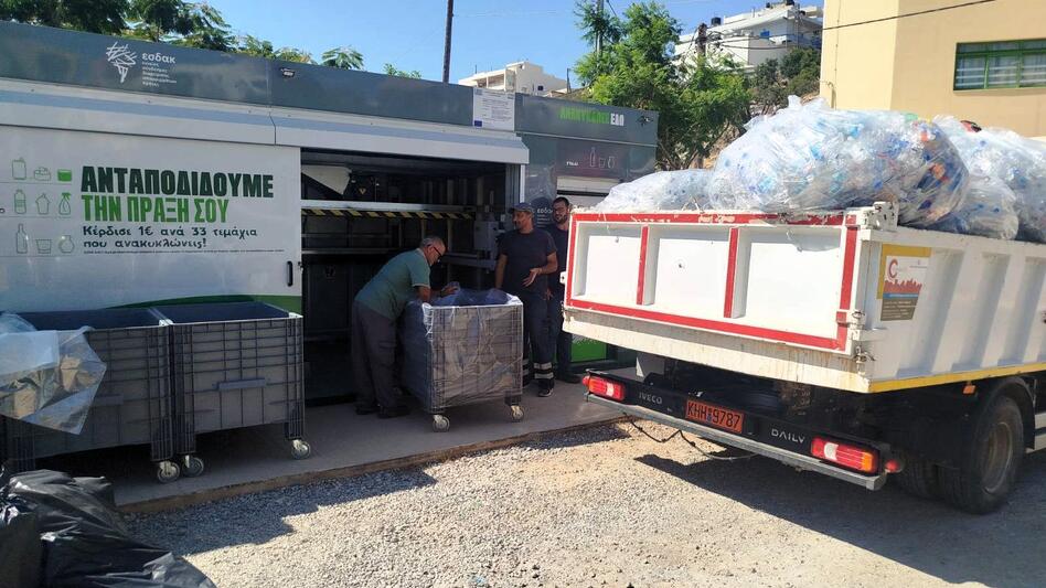 ΕΣΔΑΚ: Στη σκιά της έρευνας για τα «Σπιτάκια Ανακύκλωσης» αναζητείται νέος ανάδοχος