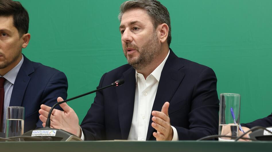 Ανδρουλάκης: Επίθεση στην κυβέρνηση για συντάξεις και υποκλοπές