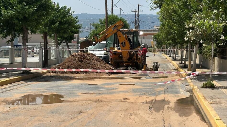 Σοβαρή βλάβη στην Αμμουδάρα - Έσπασε ο κεντρικός αγωγός του αποχετευτικού δικτύου!