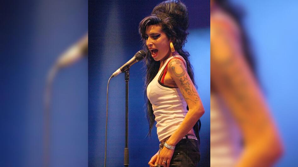 Amy Winehouse: 15 χρόνια μετά η φωνή της εξακολουθεί να ραγίζει καρδιές