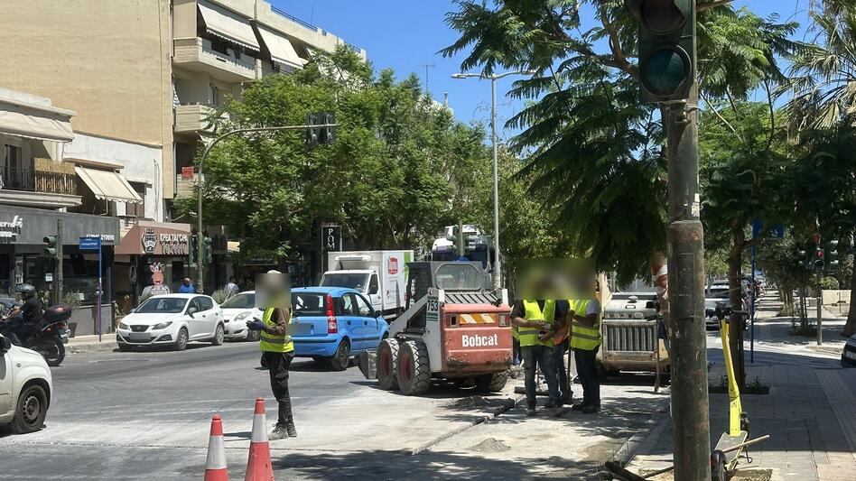 Κάθε γειτονιά και μία λακκούβα - Οι οπτικές ίνες φέρνουν το μέλλον αλλά "πληγώνουν" το παρόν