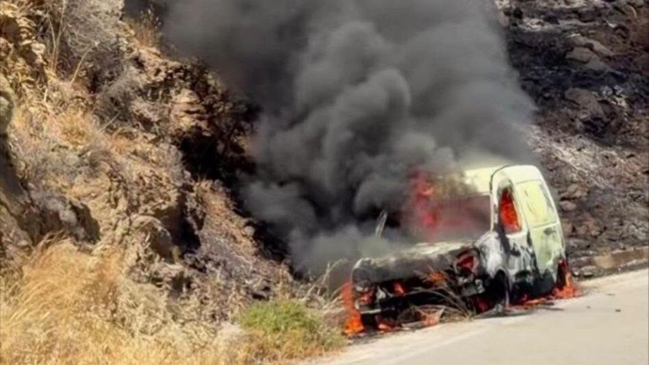 Φωτιά στον Άγιο Κύριλλο - Ξεκίνησε από αυτοκίνητο - Σηκώθηκε και εναέριο μέσο! (φωτογραφίες)