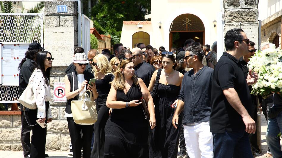 Συγγενείς και φίλοι αποχαιρέτισαν τον Λορέντζο Καριέρε
