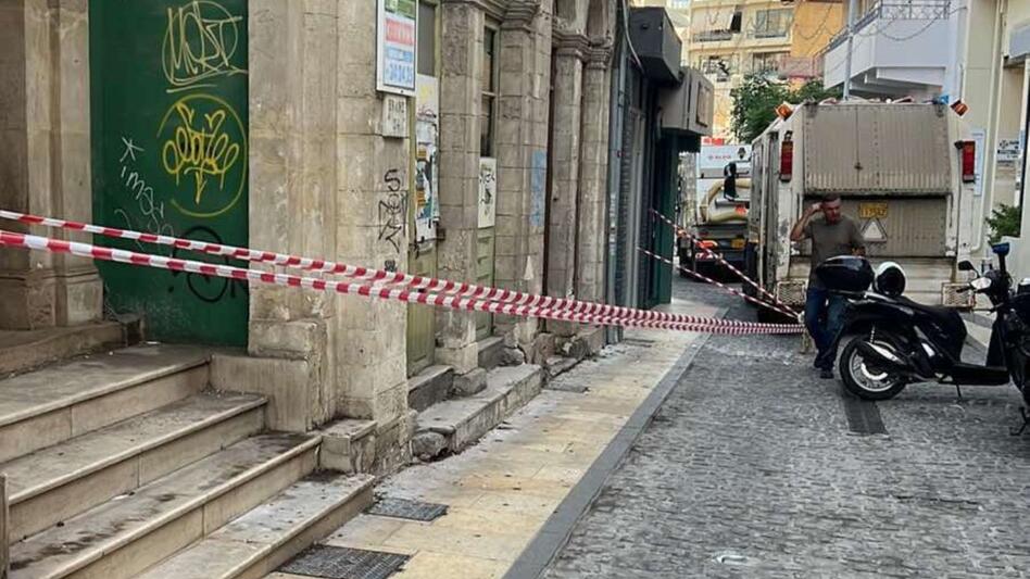 Ηράκλειο: Πτώση κομματιών από ιστορικό κτήριο στο κέντρο της πόλης