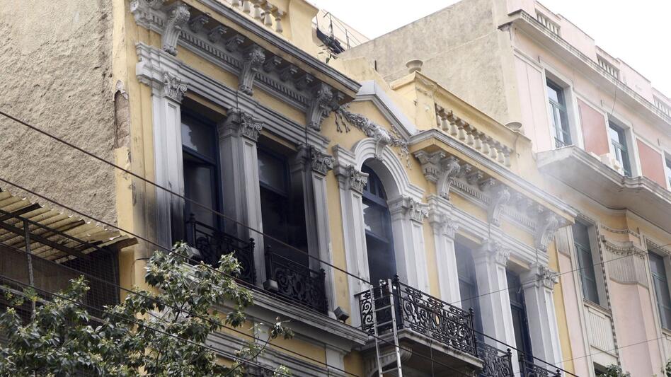 Marfin: Πώς μια έρευνα της Αντιτρομοκρατικής από το 2020 οδήγησε στις συλλήψεις – Επιστρέφει στην Ελλάδα η 46χρονη που δηλώνει αθώα