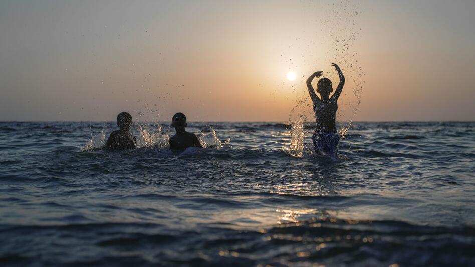 Οδηγός προστασίας για τα παιδιά σε θάλασσες και πισίνες - Τι πρέπει να προσέξουν οι γονείς για ασφαλείς διακοπές