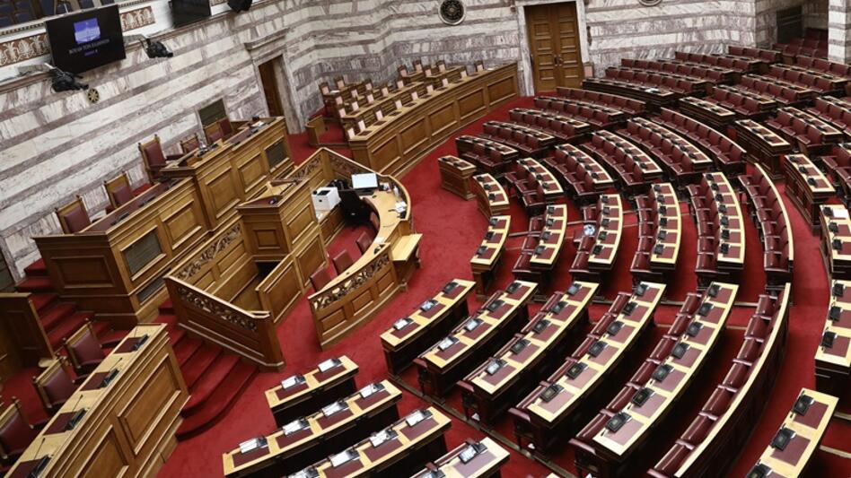 Βουλή: Live η Ώρα του Πρωθυπουργού με ερώτηση Ανδρουλάκη στον Μητσοτάκη για την ακρίβεια 
