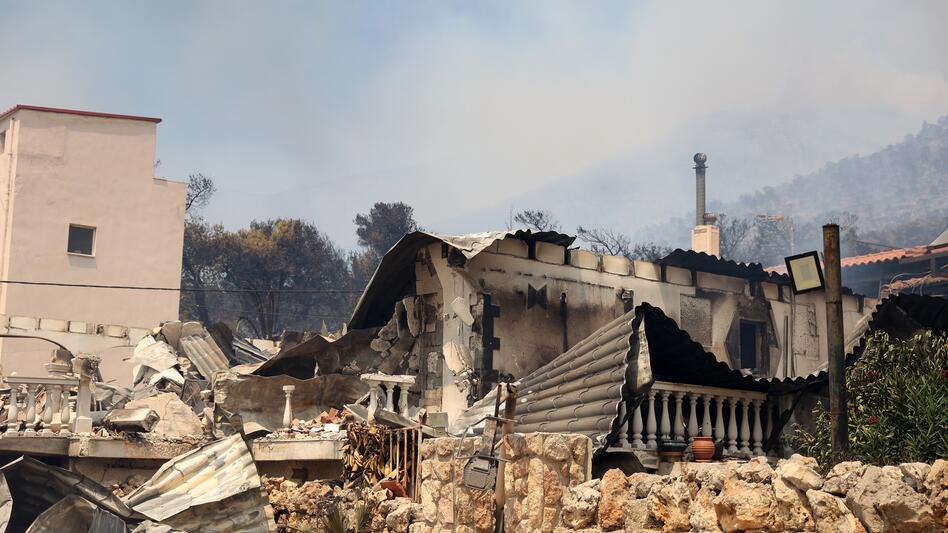 Μega-fire κατακαίει Αττική και Βοιωτία: Στάχτη 100.000 στρέμματα - Φλέγεται ο Κιθαιρώνας