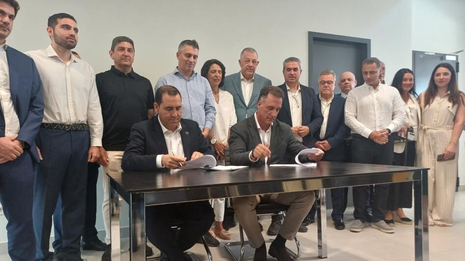 Καστέλι: Σε πανηγυρικό κλίμα οι υπογραφές για τα συστήματα αεροναυτιλίας του νέου αεροδρομίου - Φωτογραφίες