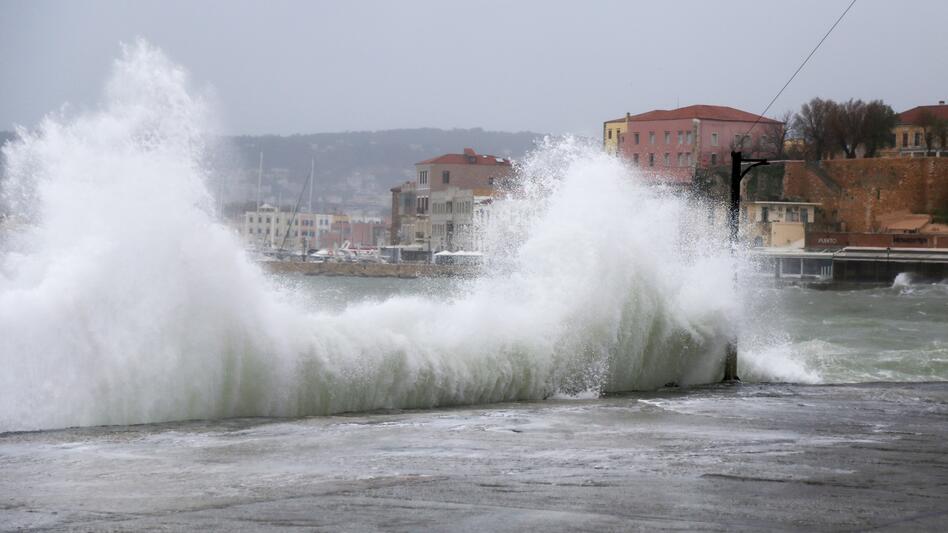 Δεκαπενταύγουστος στην Κρήτη με θυελλώδεις ανέμους και κατάσταση «Red Code»