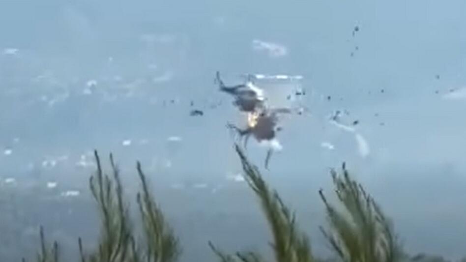 Σοκαριστικό video: Η στιγμή της σύγκρουσης των δύο πυροσβεστικών ελικοπτέρων