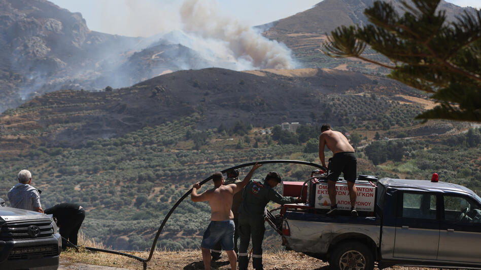 Ρέθυμνο: Ακόμη μια νύχτα στη "μάχη" με το πύρινο μέτωπο - Εφιάλτης οι αναζωπυρώσεις