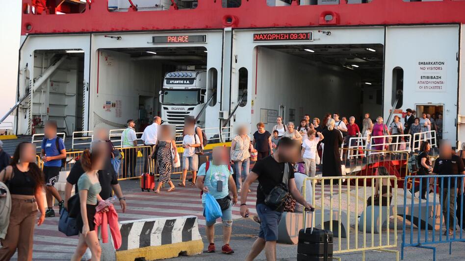 Στο «κόκκινο» η κίνηση στο λιμάνι Ηρακλείου - Πάνω από 52.000 αφίξεις σε 10 ημέρες