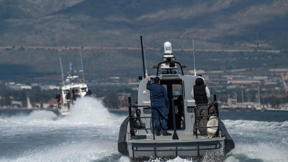 Ιεράπετρα: Επιχείρηση διάσωσης μετά τη βύθιση αλιευτικού