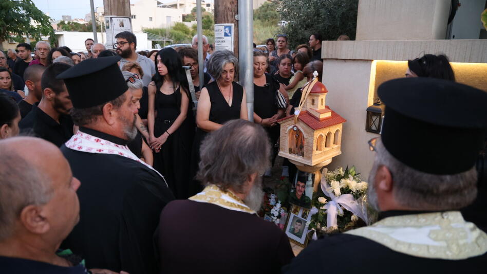 Ηράκλειο: Συγκίνηση στο τρισάγιο στη μνήμη του Νικήστρατου – Έκλεισαν το δρόμο για τον αδικοχαμένο νεαρό (φωτογραφίες)