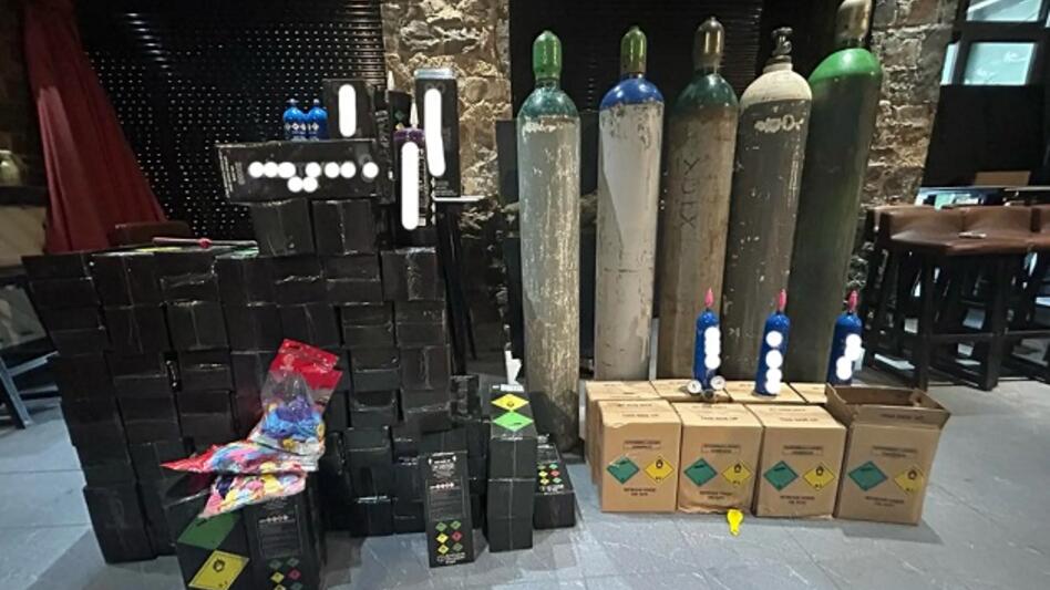 Ηράκλειο: 53χρονος είχε υλικό για... 30.000 μπαλόνια με αέριο γέλιου και "μαϊμού" ποτά!