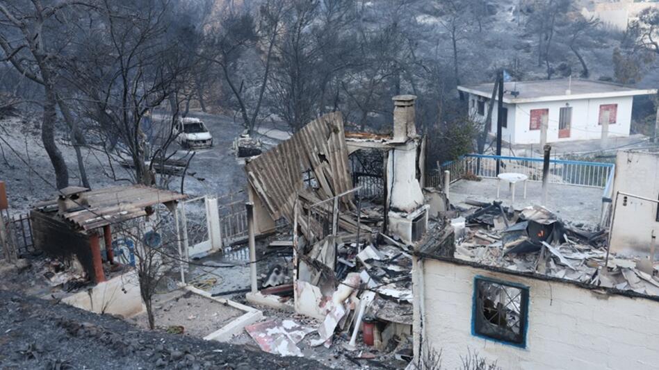 Στη Σαλαμίνα μεταβαίνει ο Κ. Κατσαφάδος - Ξεκινούν άμεσα οι αυτοψίες στα καμένα