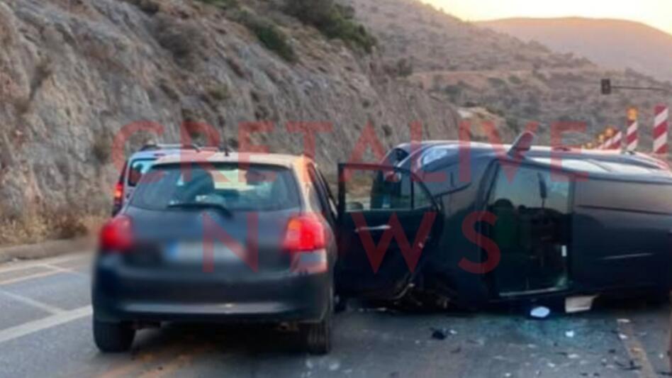Σοβαρό τροχαίο λίγο πριν τον κόμβο της Σταλίδας - Φωτογραφίες